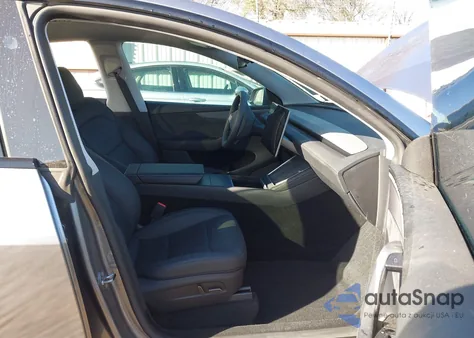 2026 Tesla Model Y Long Range Dual Motor All-Wheel Drive/Long Range Launch Series z USA, uszkodzony, nr VIN 7SAYGDEE4TA396725